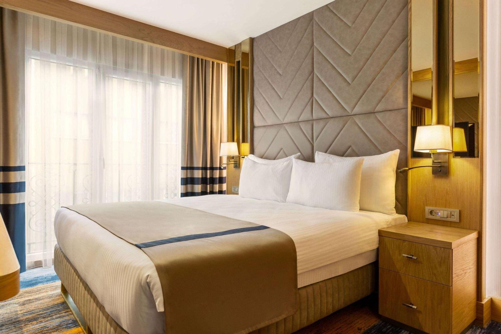 Days Inn By Wyndham Istanbul Bomonti Eksteriør bilde